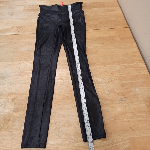 SPANX Womens XS Faux Leather Leggings in Black Pull On Shapewear Stretchin - Picture 8 of 12